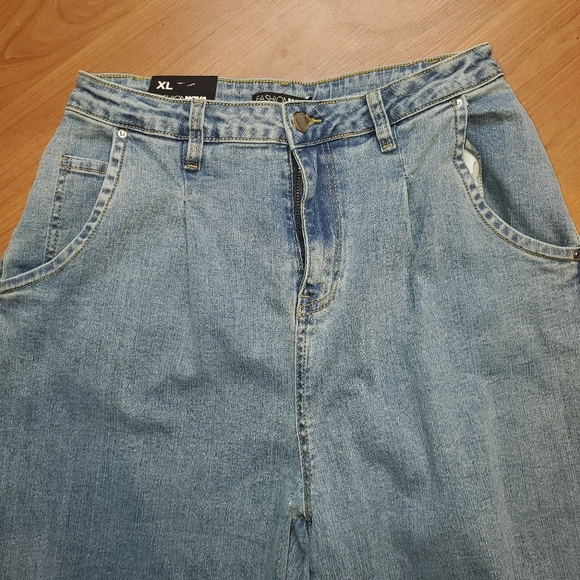 She's Glam Rhinestone Ankle Balloon Jeans - Medium - Picture 8 of 9